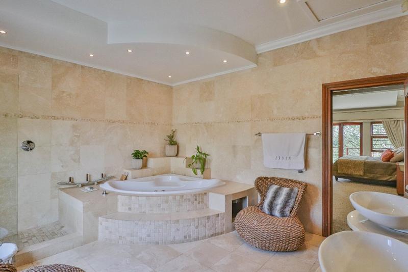 5 Bedroom Property for Sale in Linkside Western Cape